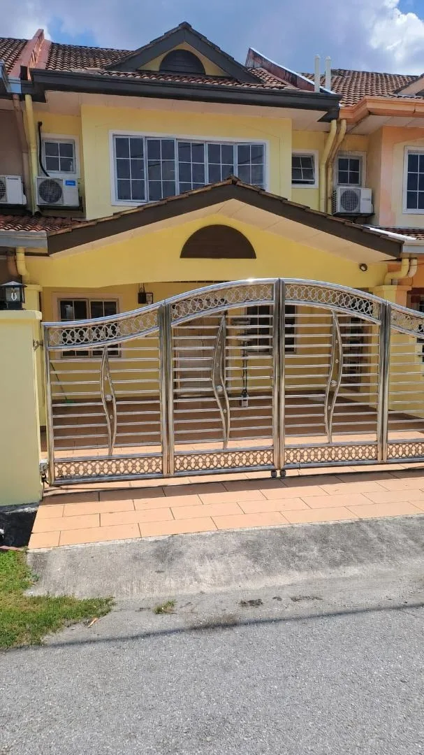 Bukit Tinggi Klang Double in Story Terrace House
